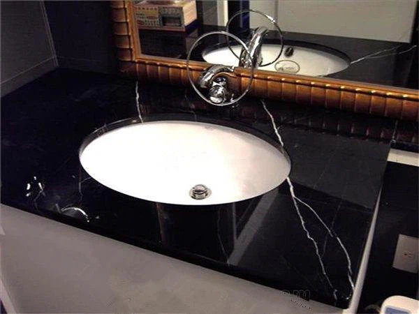 Bancadas de mármore preto