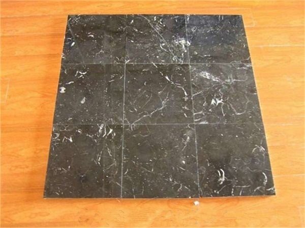 Ladrilhos com efeito de mármore preto