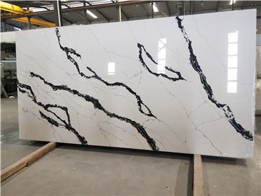 Quartzo Branco Com Veias Pretas