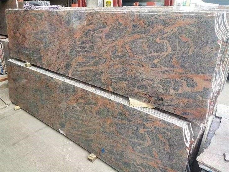 Laje de granito vermelho multicolorido