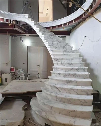 Escadas de mármore Calacatta
