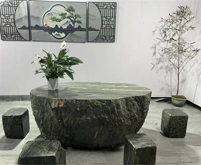 Mesa de pedra verde