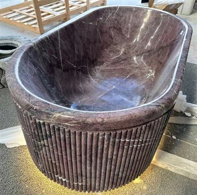 Banheira de mármore roxa