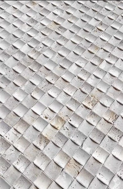 Azulejos de parede em mosaico de travertino