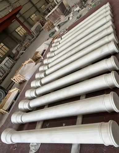 Colunas de mármore branco